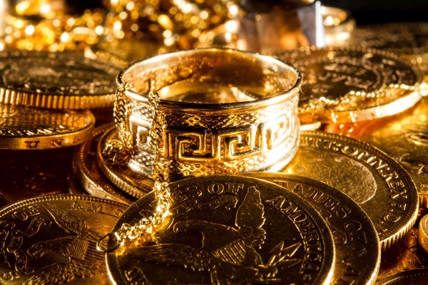 Les différentes formes d'investissement dans l'or : Lingots, pièces, bijoux