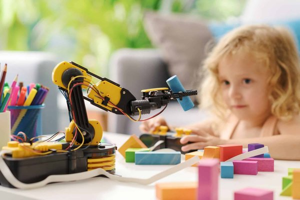 Machine à pince : les avantages avec sa conception en plastique